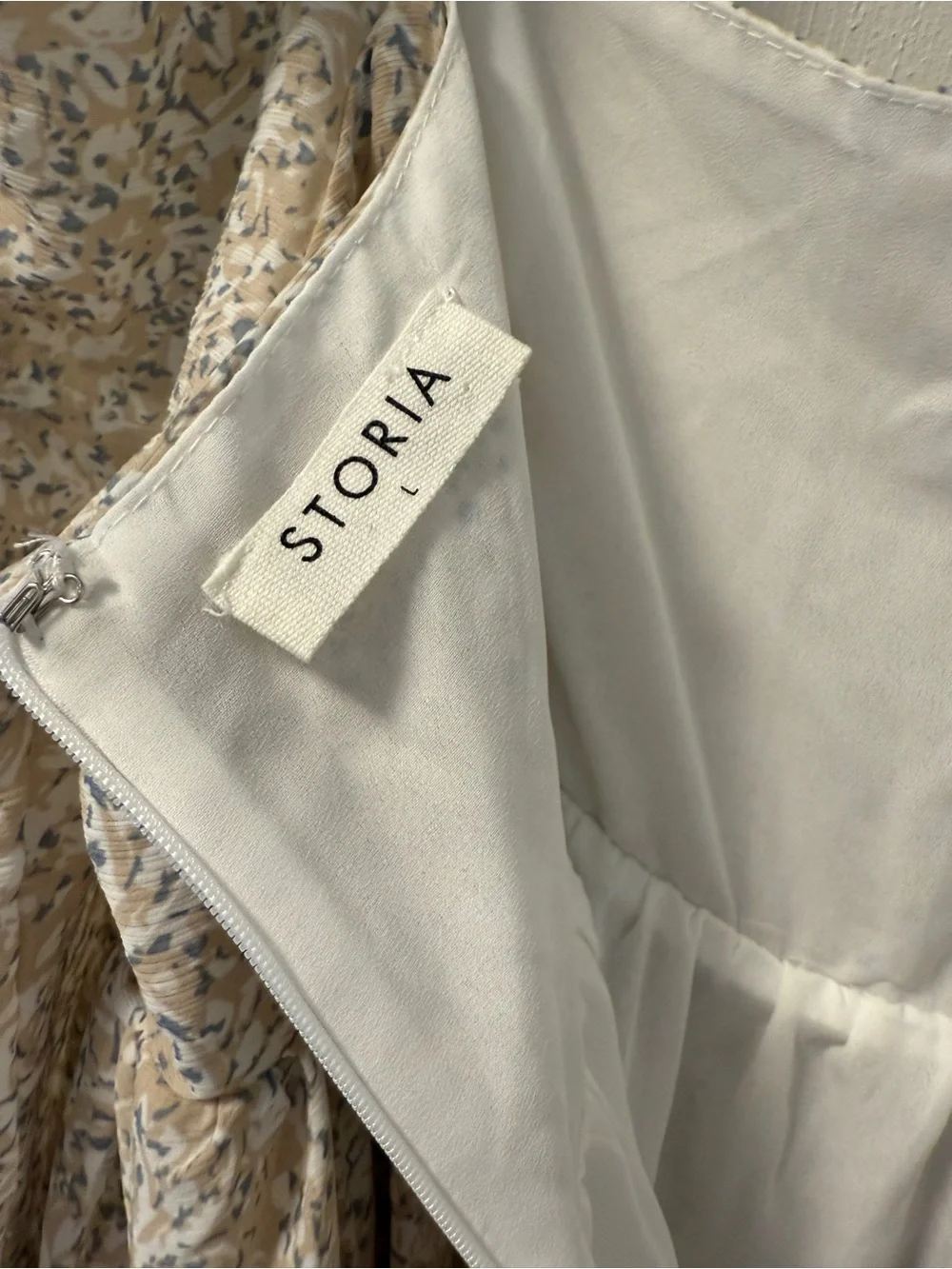 Storia Neutral Floral Maxi Dress in Beige and Cream size L - Picture 7 of 8